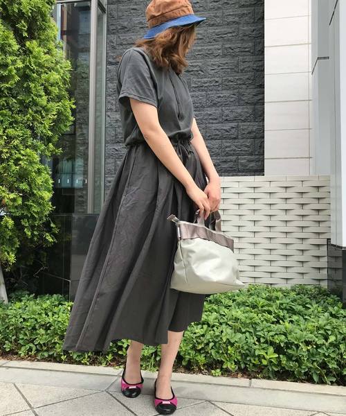 OLD BETTY'S（オールドベティーズ）の「Henley-neck Volume One-piece/ヘンリーネック ヴォリューム ドッキング アンサンブル ワンピース（ワンピース・レディース・チャコールグレー/ブラック/モカ・FREE）」の11枚目の写真