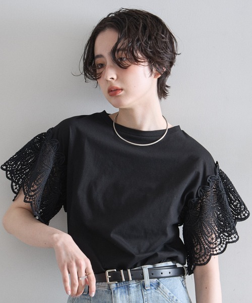 &. NOSTALGIA(アンドドットノスタルジア)の「レーススリーブカットTシャツ(Tシャツ/カットソー・レディース・ホワイト/ブラック/ラベンダー/モカ/イエロー/ブルー/カーキ/ライトグリーン/グリーン・FREE/M)」の2枚目の写真