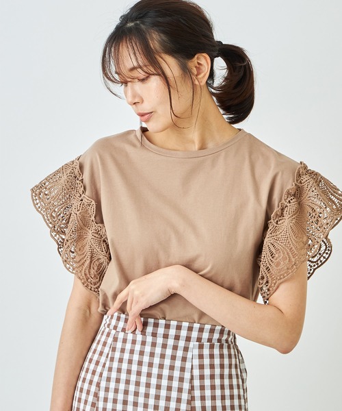 &. NOSTALGIA(アンドドットノスタルジア)の「レーススリーブカットTシャツ(Tシャツ/カットソー)」|モカ