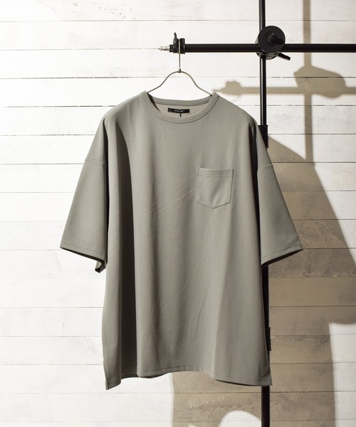 INNOCENT（イノセント）の「梨地　ビッグシルエット半袖Tシャツ（Tシャツ/カットソー・レディース・チャコールグレー/ベージュ/ネイビー/ブラウン/ブラック/グレイッシュベージュ/ブルー/ホワイト/ライトグレー・MEDIUM/LARGE）」の4枚目の写真