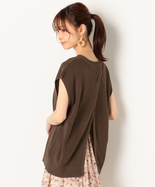 archives(アルシーヴ)の「バックスリットニットベスト(ベスト・レディース・ベージュ/ブラウン/グリーン・MEDIUM)」の2枚目の写真