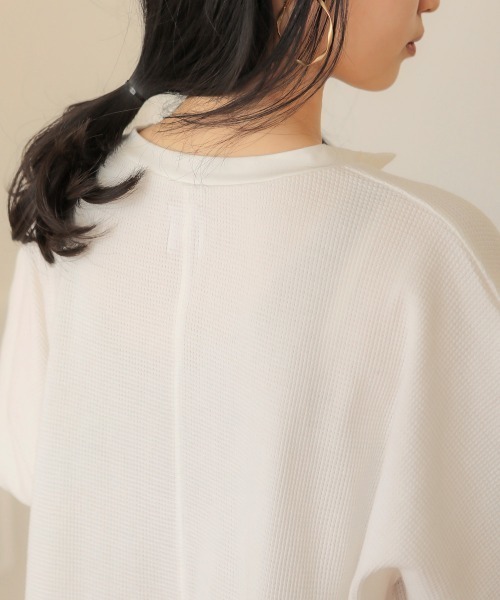 Bab（バブ）の「【WEB限定】抜け衿ワッフルチュニック（チュニック・レディース・ベージュ/ブラック/オフホワイト/パープル・FREE）」の18枚目の写真