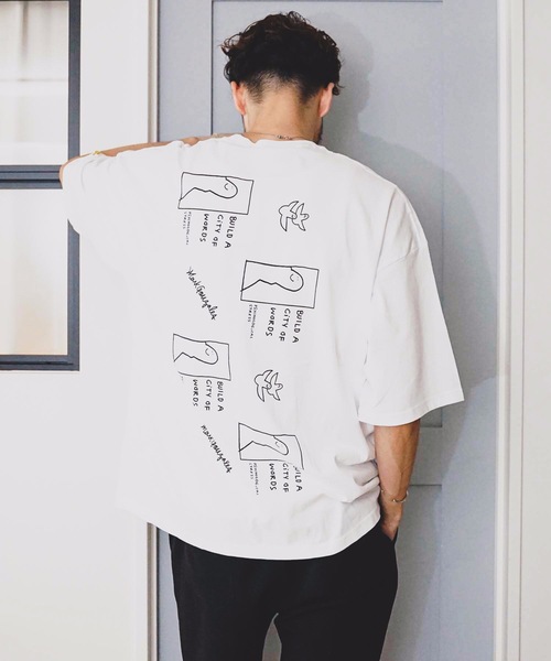 Mark Gonzales(マーク・ゴンザレス)の「【Mark Gonzales/マークゴンザレス】プリントBIGTシャツ ビッグシルエット バックプリント(Tシャツ/カットソー・メンズ・ホワイト/ブラック/グリーン/ブラウン・MEDIUM/LARGE)」の2枚目の写真