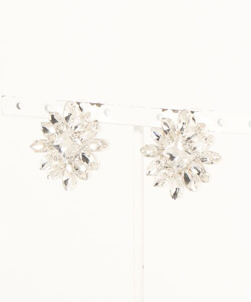 MAYGLOBE(メイグローブ)の「MAYGLOBE Veil / フラワービジューモチーフイヤリング(イヤリング・レディース・シルバー/ゴールド・FREE)」の16枚目の写真