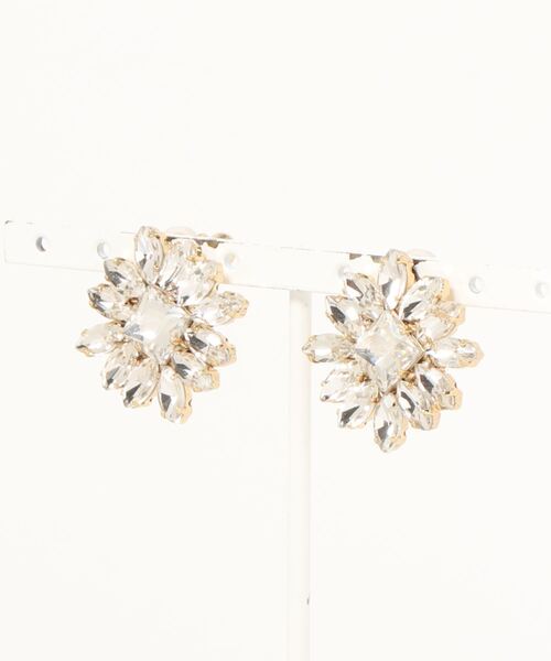 MAYGLOBE(メイグローブ)の「MAYGLOBE Veil / フラワービジューモチーフイヤリング(イヤリング・レディース・シルバー/ゴールド・FREE)」の4枚目の写真