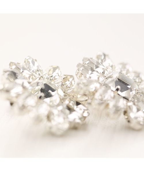 MAYGLOBE(メイグローブ)の「MAYGLOBE Veil / フラワービジューモチーフイヤリング(イヤリング・レディース・シルバー/ゴールド・FREE)」の12枚目の写真