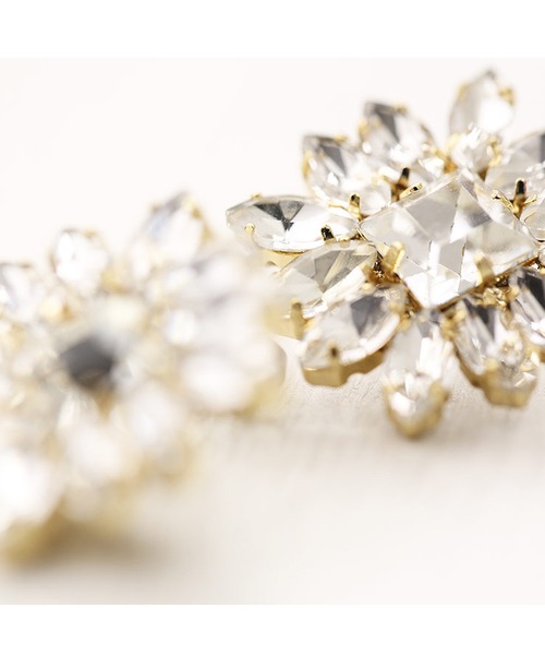 MAYGLOBE(メイグローブ)の「MAYGLOBE Veil / フラワービジューモチーフイヤリング(イヤリング・レディース・シルバー/ゴールド・FREE)」の14枚目の写真