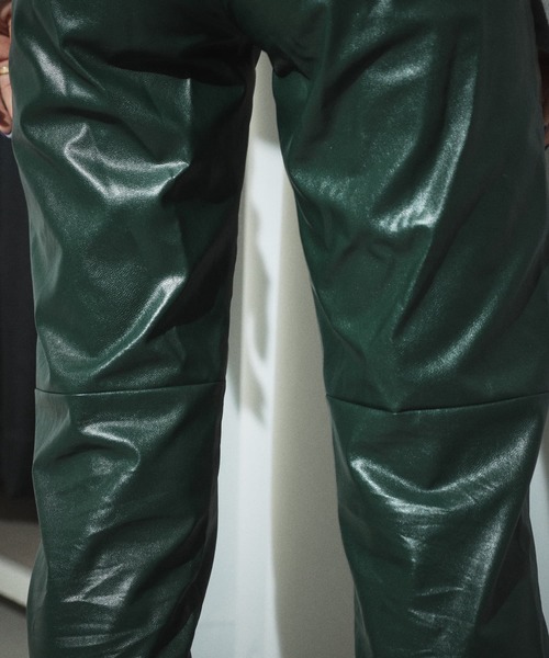 y/m by NAMI（イムバイナミ）の「フェイクレザーパンツ（その他パンツ