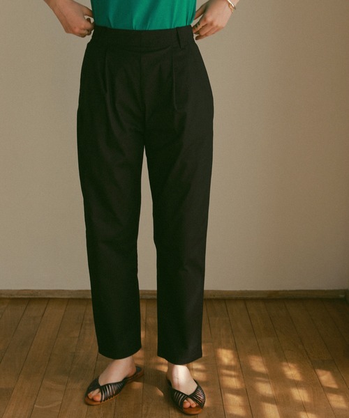 ReNorm(リノーム)の「タックテーパードパンツ(その他パンツ・レディース・ブラック/ベージュ/ピンク・S/M)」の1枚目の写真