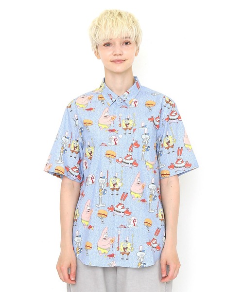Design Tshirts Store graniph（デザイン　ティーシャツ　ストア　グラニフ）の「フレンズ パターン(スポンジ・ボブ)｜コラボ半袖シャツ（シャツ/ブラウス・メンズ・ライトブルー・SMALL/MEDIUM/LARGE）」の5枚目の写真