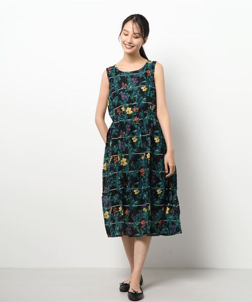 nougatine(ヌガティーヌ)の「綿100% 花柄 ノースリーブワンピース(ワンピース・レディース・ブラック/レッド/オフホワイト・MEDIUM)」の10枚目の写真