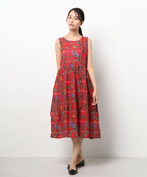 nougatine(ヌガティーヌ)の「綿100% 花柄 ノースリーブワンピース(ワンピース・レディース・ブラック/レッド/オフホワイト・MEDIUM)」の7枚目の写真