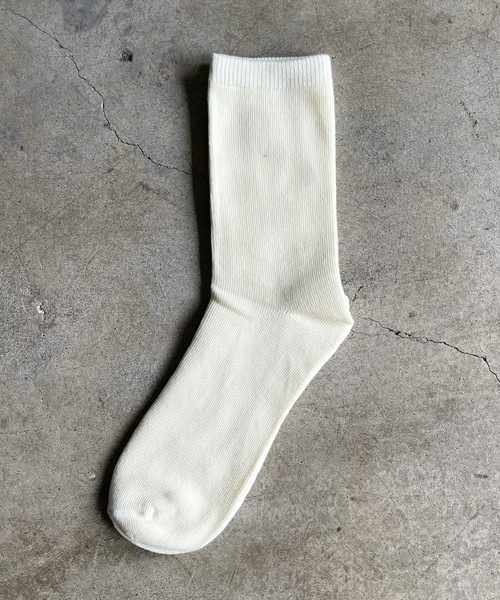 SHIZUTA（シズタ）の「SZT:カラー無地ソックス（ソックス/靴下・レディース・アイボリー/チャコールグレー/ブラック/ベージュ/ネイビー/オフホワイト/グリーン/クリーム/セージグリーン/シルバーグレー/モカ/ロイヤルブルー/スモークピンク/グレイッシュベージュ/シャーベット/パープル/レッド/イエロー/ピンク/ゴールド/ライム/シルバー/カリビアンブルー/ミント/ワインレッド・S/M/L）」の2枚目の写真
