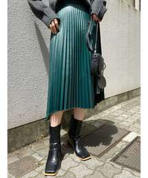 レザーライクランダムプリーツスカート