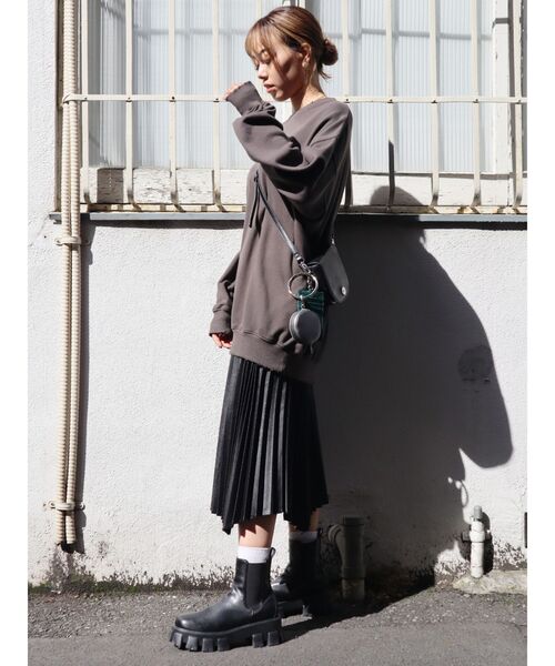 EVRIS（エヴリス）の「レザーライクランダムプリーツスカート（スカート・レディース・ブラック/グリーン・SMALL/MEDIUM）」の5枚目の写真