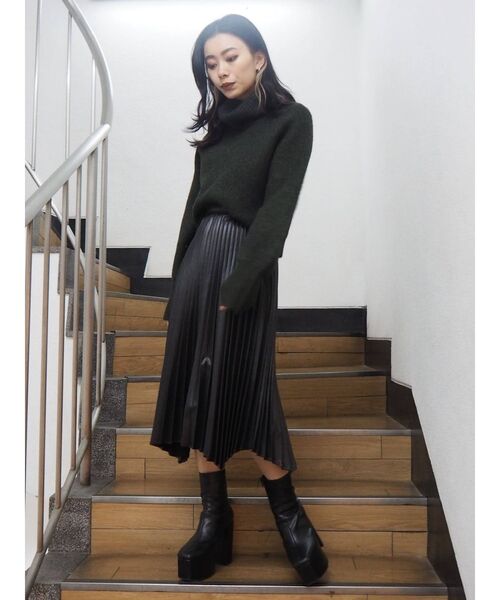 EVRIS（エヴリス）の「レザーライクランダムプリーツスカート（スカート・レディース・ブラック/グリーン・SMALL/MEDIUM）」の16枚目の写真