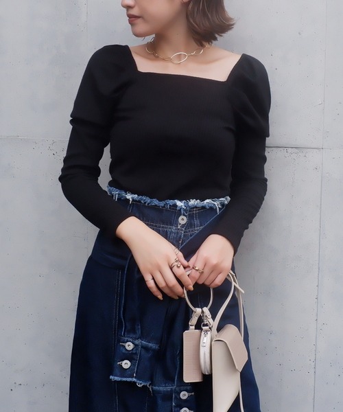 SPIRALGIRL(スパイラルガール)の「スクエアネックパワショルリブトップス(Tシャツ/カットソー・レディース・ブラック/オフホワイト/モカ・FREE)」の2枚目の写真