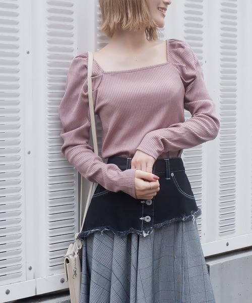 SPIRALGIRL(スパイラルガール)の「スクエアネックパワショルリブトップス(Tシャツ/カットソー・レディース・ブラック/オフホワイト/モカ・FREE)」の3枚目の写真