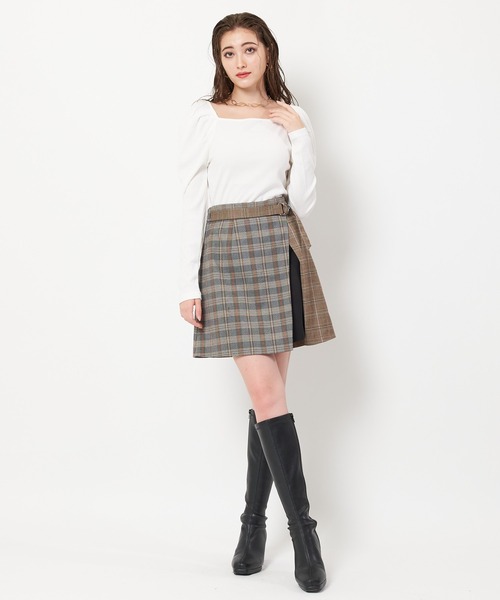 SPIRALGIRL(スパイラルガール)の「スクエアネックパワショルリブトップス(Tシャツ/カットソー・レディース・ブラック/オフホワイト/モカ・FREE)」の11枚目の写真