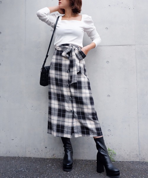 SPIRALGIRL(スパイラルガール)の「スクエアネックパワショルリブトップス(Tシャツ/カットソー・レディース・ブラック/オフホワイト/モカ・FREE)」の20枚目の写真
