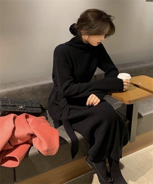 FREE STYLISTS（フリー スタイリスト）の「タートルネック　バックスリットニットワンピース（ワンピース・レディース・グリーン/グレー/レッド/ピンク/ブラック・FREE）」の12枚目の写真