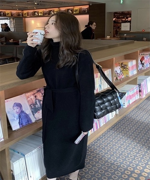 FREE STYLISTS（フリー スタイリスト）の「タートルネック　バックスリットニットワンピース（ワンピース・レディース・グリーン/グレー/レッド/ピンク/ブラック・FREE）」の7枚目の写真