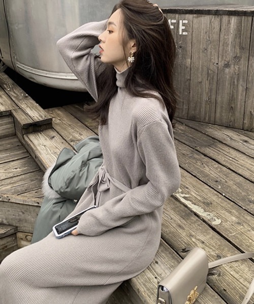 FREE STYLISTS（フリー スタイリスト）の「タートルネック　バックスリットニットワンピース（ワンピース・レディース・グリーン/グレー/レッド/ピンク/ブラック・FREE）」の14枚目の写真