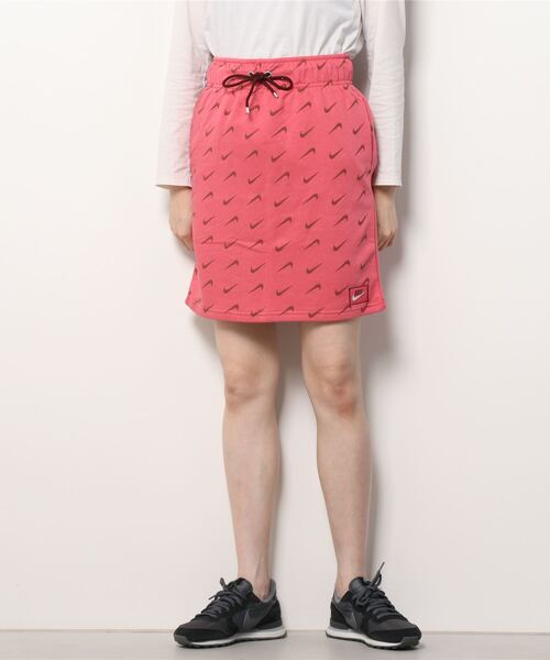 NIKE（ナイキ）の「NIKE AS W NSW ICN CLSH FLC AOP SKI / ナイキ ウィメンズ  アイコン クラッシュ フリース スカート 【SP】（スカート・レディース・ブラック/ピンク・L/M/S）」の3枚目の写真