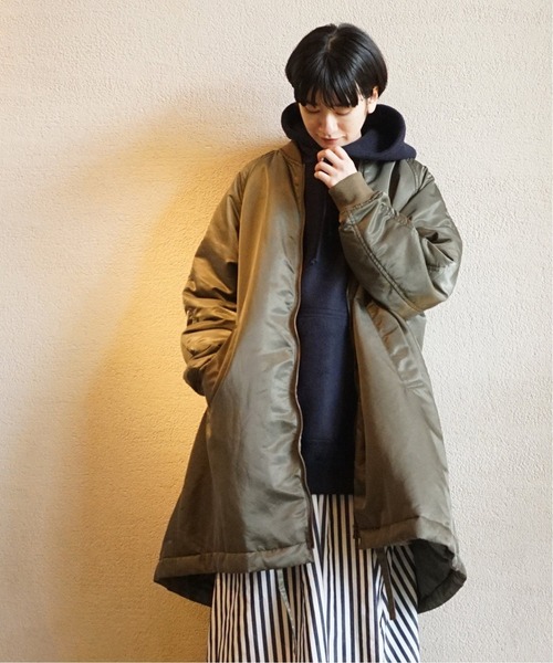 JOURNAL STANDARD LUXE（ジャーナルスタンダード　ラックス）の「ナイロンナカワタミリタリーリブコート◆（ナイロンジャケット・レディース・ブラック/カーキ・FREE）」の2枚目の写真
