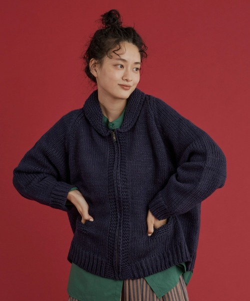 Libra Cue(リブラ キュー)の「カウチンカーディガン(カーディガン/ボレロ・レディース・ネイビー/アイボリー/レッド・FREE)」の2枚目の写真