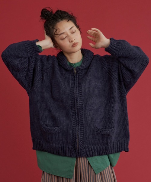 Libra Cue(リブラ キュー)の「カウチンカーディガン(カーディガン/ボレロ・レディース・ネイビー/アイボリー/レッド・FREE)」の12枚目の写真