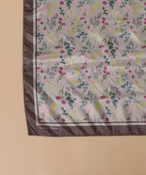 Samantha Thavasa（サマンサタバサ）の「ドライフラワーデザイン スカーフ（バンダナ/スカーフ・レディース・グレイッシュベージュ/ワインレッド・FREE）」の3枚目の写真