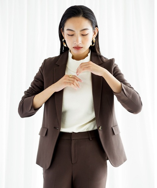 WHITE JOOLA（ホワイトジョーラ）の「【SOFT THERMO　発熱・保温・ソフトタッチ！シワになりにくい♪冬のスーツはコレ♪】サーモカルゼジャージ・2wayストレッチ テーラードジャケット（前裏付き）（テーラードジャケット・レディース・ブラウン/カーキ/ネイビー・7号/9号/11号）」の9枚目の写真