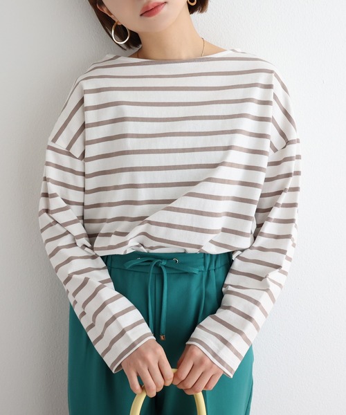 andme（アンドミー）の「コットン長袖オーバーサイズボーダーTシャツ（Tシャツ/カットソー・レディース・ベージュ系その他/ホワイト×パープル/グレイッシュベージュ/ホワイト×ブラック/ホワイト×ブルー/ホワイト×ピンク・M）」の5枚目の写真