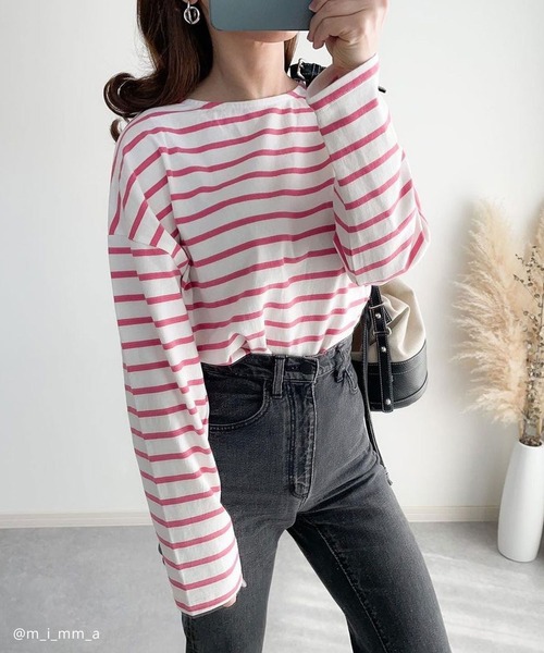 andme（アンドミー）の「コットン長袖オーバーサイズボーダーTシャツ（Tシャツ/カットソー・レディース・ベージュ系その他/ホワイト×パープル/グレイッシュベージュ/ホワイト×ブラック/ホワイト×ブルー/ホワイト×ピンク・M）」の4枚目の写真