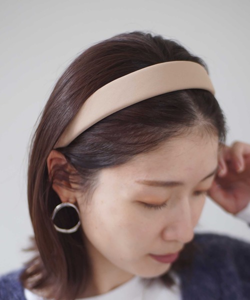 ammy.(エイミードット)の「【 ammy. / エイミードット 】 ナチュラルカラー ワイド カチューシャ(カチューシャ・レディース・ベージュ/ブラウン/ブラック/アイボリー・FREE)」の4枚目の写真