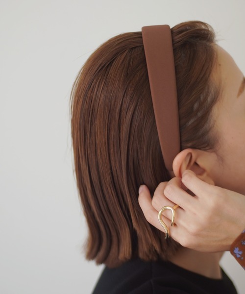 ammy.(エイミードット)の「【 ammy. / エイミードット 】 ナチュラルカラー ワイド カチューシャ(カチューシャ・レディース・ベージュ/ブラウン/ブラック/アイボリー・FREE)」の3枚目の写真