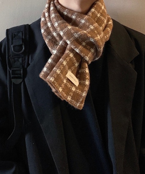 MGV（エムジーヴィー）の「ハウンドトゥースチェックマフラー（マフラー・メンズ・ブラウン/レッド/ブルー・FREE）」の8枚目の写真