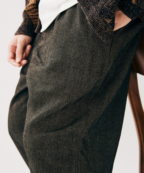 JOURNAL STANDARD(ジャーナルスタンダード)の「ツィーディーヘリンボン ブッチャー1タックパンツ(スラックス・メンズ・ブラウン/ライトブラウン/ブラック/ベージュ・MEDIUM/SMALL/LARGE)」の6枚目の写真