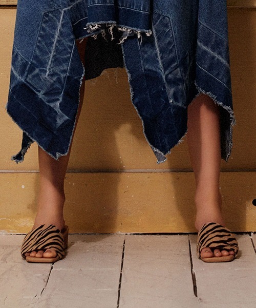 REDYAZEL（レディアゼル）の「スクエアトゥフラットサンダル（サンダル・レディース・ベージュ/グリーン・SMALL/MEDIUM/LARGE）」の9枚目の写真