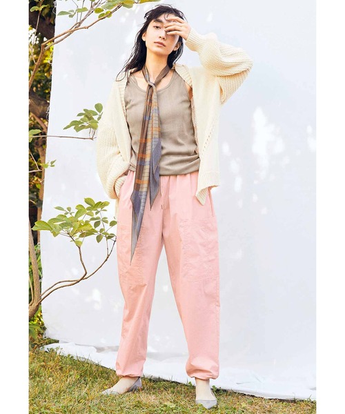 MEDE19F（メデジュウキュウ）の「ＭＥＤＥ１９Ｆ　カップ付きデザインタンクトップ（タンクトップ・レディース・グリーン/グレイッシュベージュ/ネイビー・MEDIUM/LARGE/X-LARGE/XX-LARGE）」の4枚目の写真