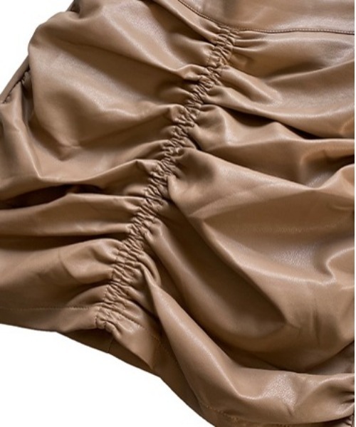 BEIDELLI（ベイデリー）の「[BELLIDE MADE] フェイクレザーシャーリングミニスカート（スカート・レディース・ブラック/ベージュ・SMALL/MEDIUM）」の9枚目の写真