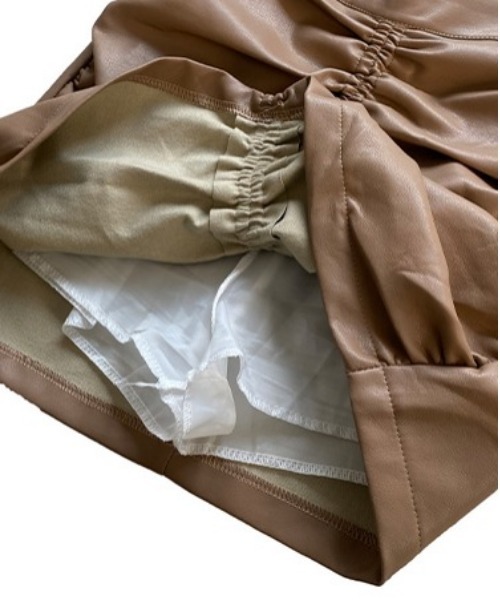 BEIDELLI（ベイデリー）の「[BELLIDE MADE] フェイクレザーシャーリングミニスカート（スカート・レディース・ブラック/ベージュ・SMALL/MEDIUM）」の12枚目の写真