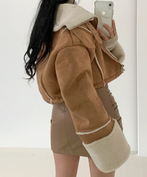 BEIDELLI（ベイデリー）の「[BELLIDE MADE] フェイクレザーシャーリングミニスカート（スカート・レディース・ブラック/ベージュ・SMALL/MEDIUM）」の7枚目の写真