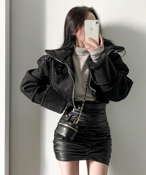 BEIDELLI（ベイデリー）の「[BELLIDE MADE] フェイクレザーシャーリングミニスカート（スカート・レディース・ブラック/ベージュ・SMALL/MEDIUM）」の8枚目の写真