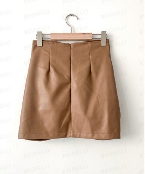 BEIDELLI（ベイデリー）の「[BELLIDE MADE] フェイクレザーシャーリングミニスカート（スカート・レディース・ブラック/ベージュ・SMALL/MEDIUM）」の13枚目の写真