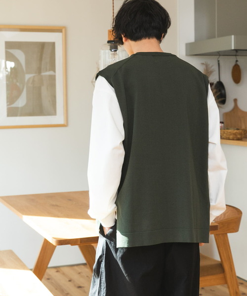 FORK&SPOON(フォークアンドスプーン)の「FORK&SPOON ドライタッチニットベスト(ベスト・メンズ・チャコールグレー/ベージュ/グリーン系その他・4/5)」の21枚目の写真