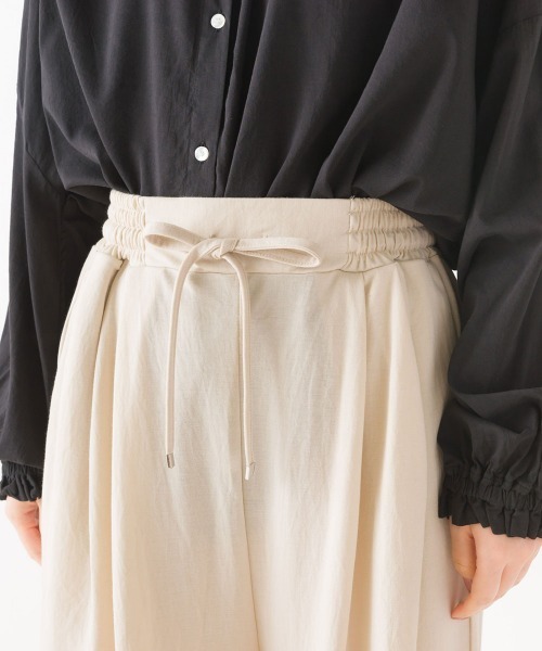 OMNES（オムネス）の「接触冷感レーヨンナイロンタックイージーパンツ（その他パンツ・レディース・ブラック/ベージュ/ブルー/ラベンダー/キャメル・FREE）」の10枚目の写真