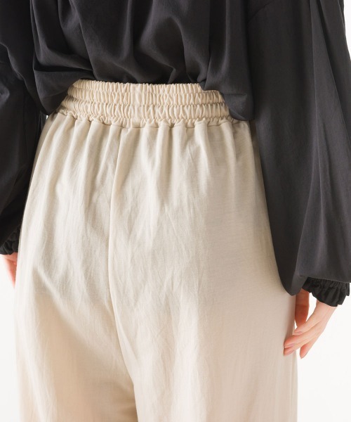 OMNES（オムネス）の「接触冷感レーヨンナイロンタックイージーパンツ（その他パンツ・レディース・ブラック/ベージュ/ブルー/ラベンダー/キャメル・FREE）」の9枚目の写真