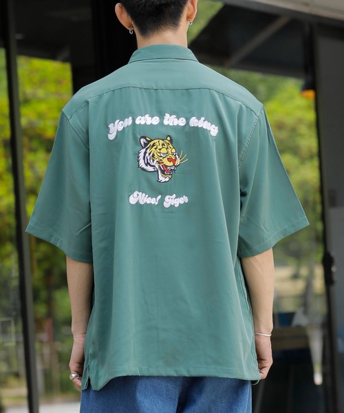 Beno(ビーノ)の「オーバーサイズ バック刺繍 スーベニアシャツ TIGER(シャツ/ブラウス・メンズ・チャコールグレー/ライトグレー/ブラック/グリーン/サックスブルー/スモークピンク・M/L)」の16枚目の写真